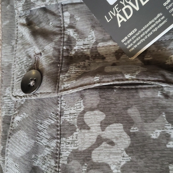 Eddie Bauer Horizon Cargo Shorts Size 6 NWT - Picture 7 of 7